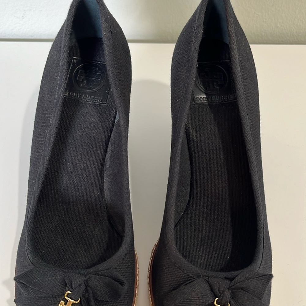 Tory Burch Black Canvas Wedge Espadrille Peep-Toe Pumps with Logo Bow - Picture 5 of 12